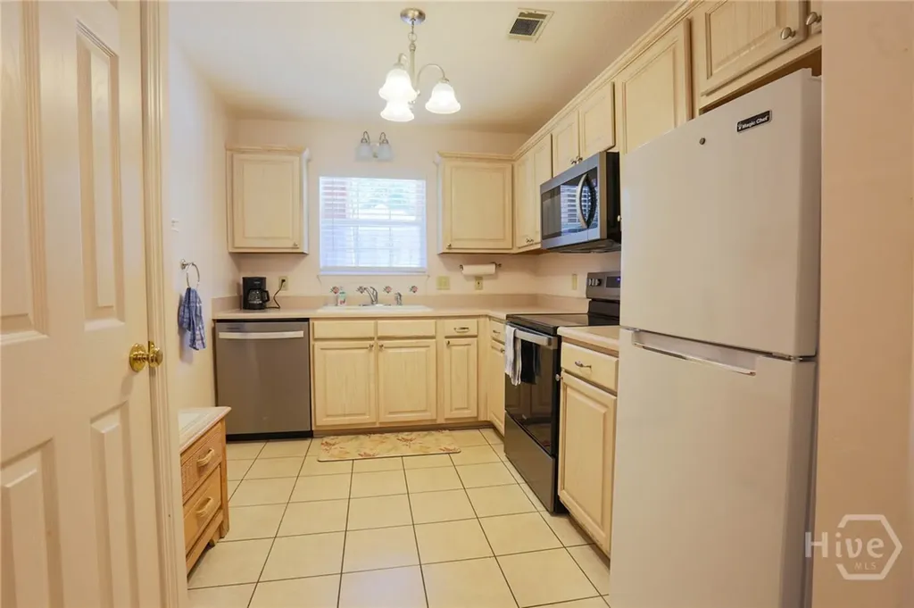 211 Edgewater Road Savannah GA 31406