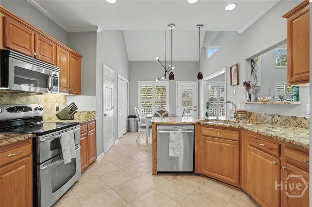 3 Settlers Point Savannah GA 31406