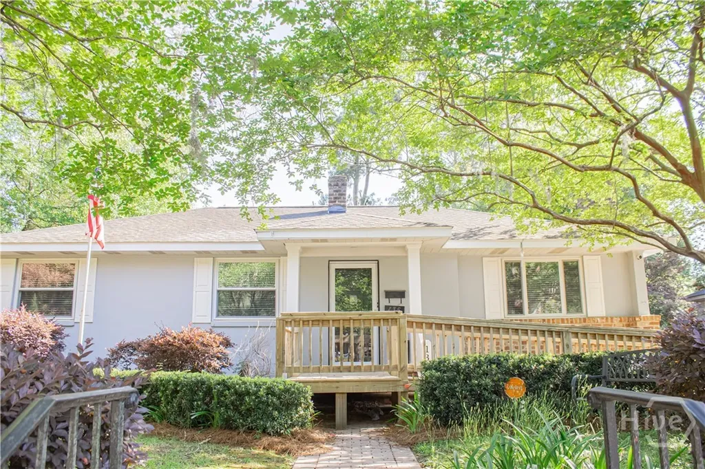 135 E Derenne Avenue Savannah GA 31405