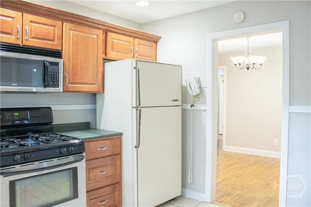 135 E Derenne Avenue Savannah GA 31405