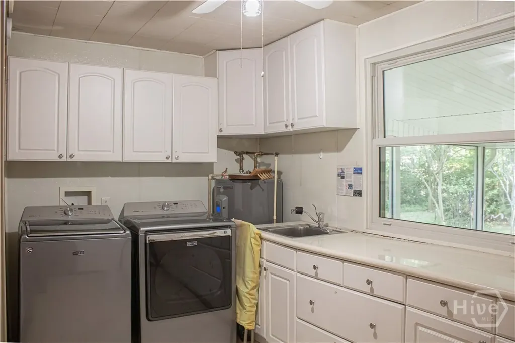 135 E Derenne Avenue Savannah GA 31405