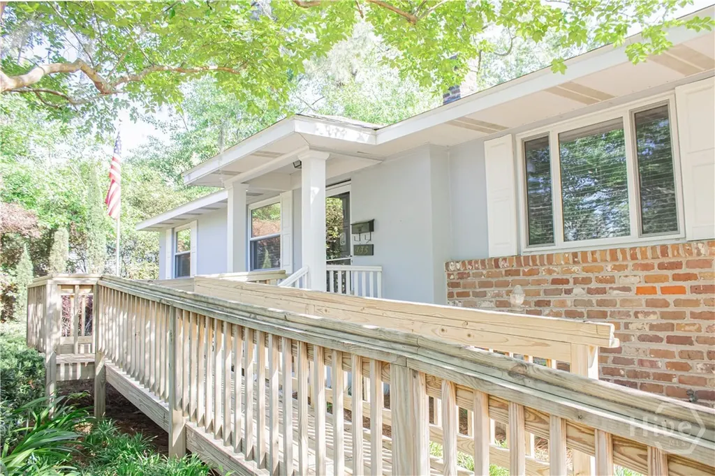 135 E Derenne Avenue Savannah GA 31405