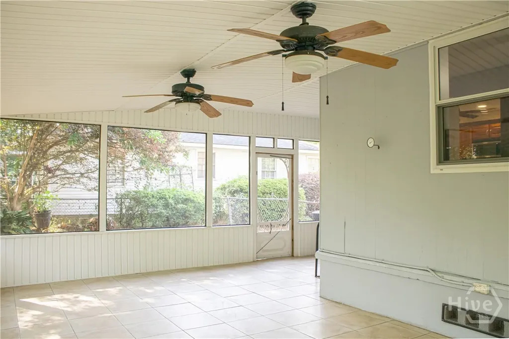 135 E Derenne Avenue Savannah GA 31405