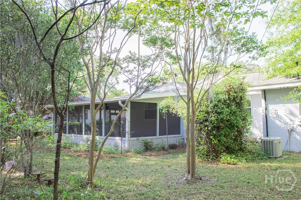 135 E Derenne Avenue Savannah GA 31405