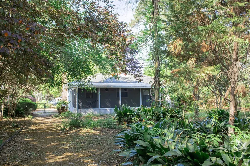 135 E Derenne Avenue Savannah GA 31405
