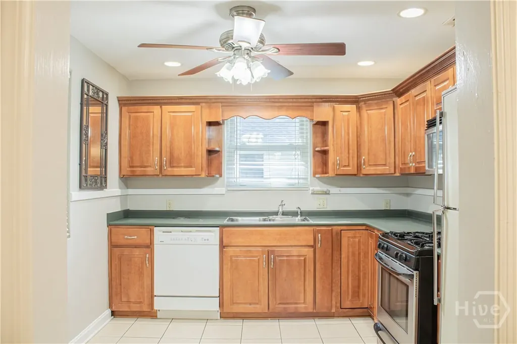 135 E Derenne Avenue Savannah GA 31405