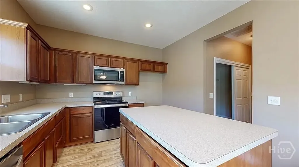 75 Red Oak Drive Richmond Hill GA 31324