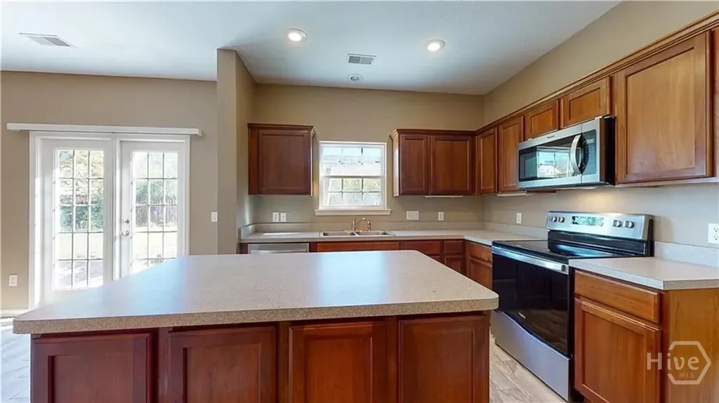 75 Red Oak Drive Richmond Hill GA 31324
