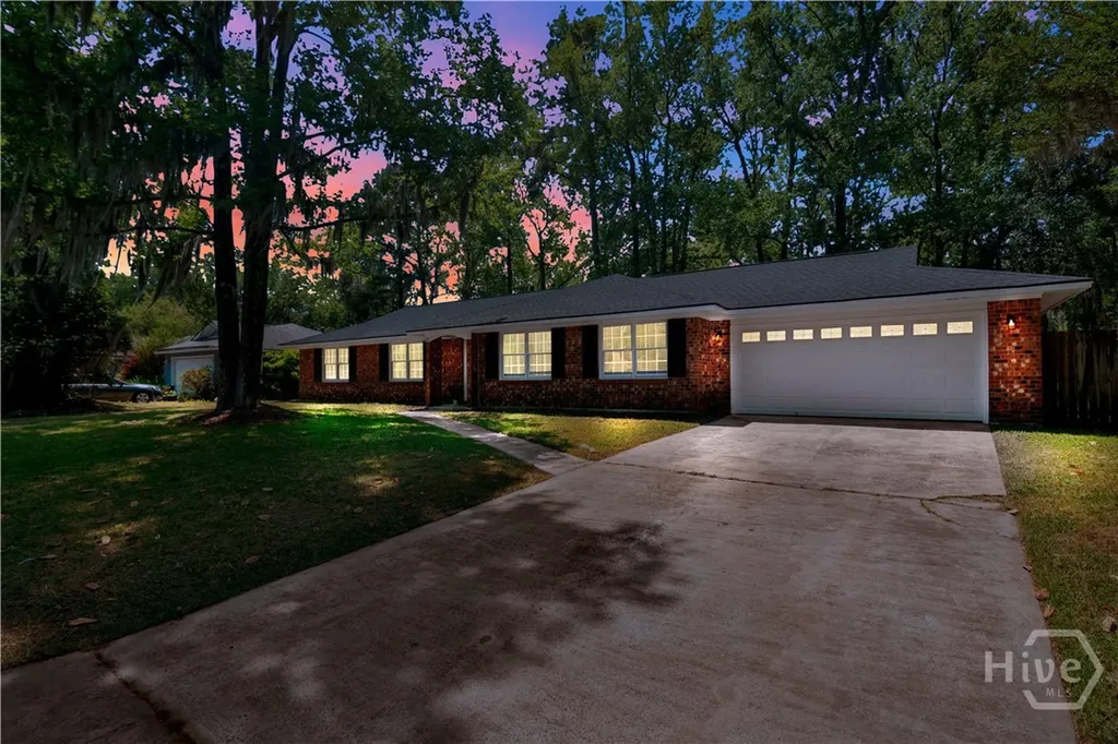 13 Barrington Circle Savannah GA 31419