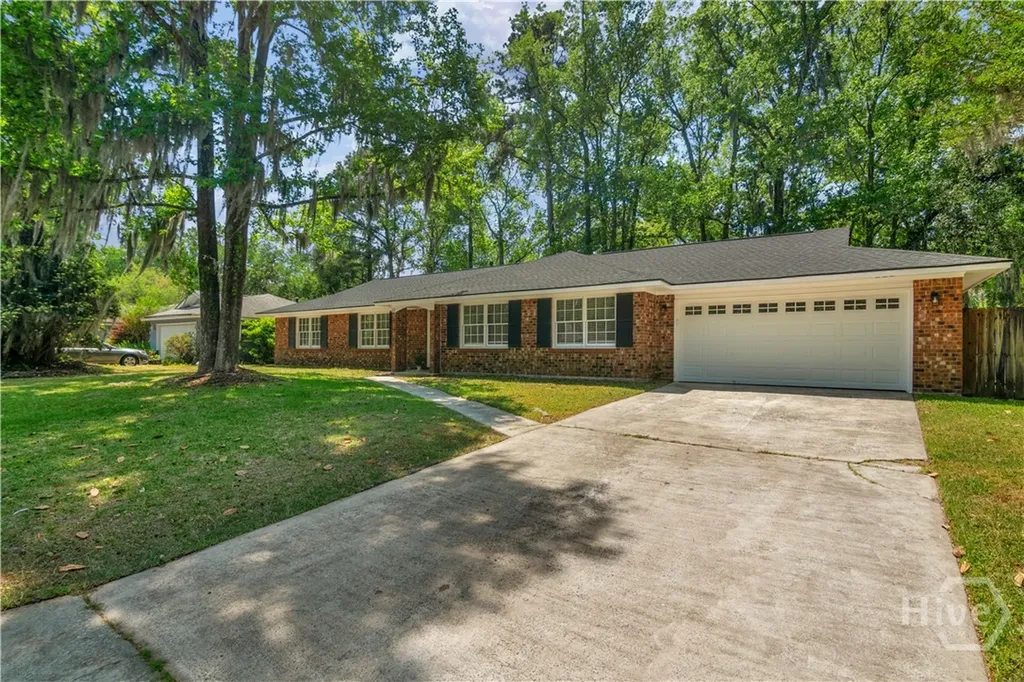 13 Barrington Circle Savannah GA 31419