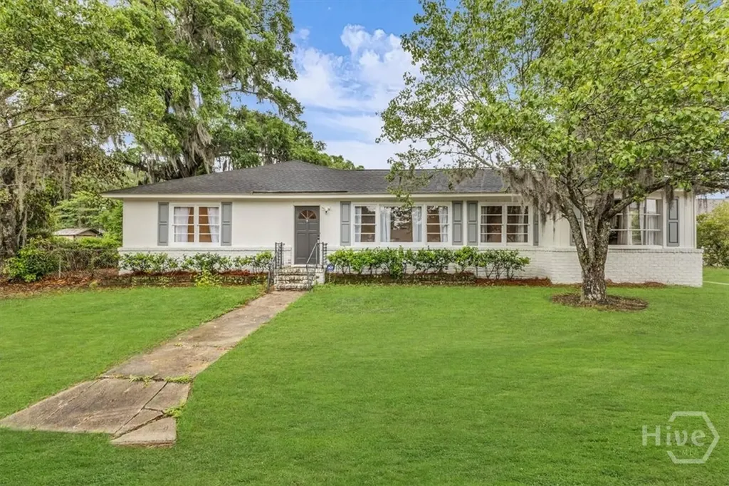 2223 E Derenne Avenue Savannah GA 31406