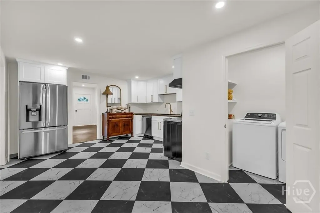 2223 E Derenne Avenue Savannah GA 31406