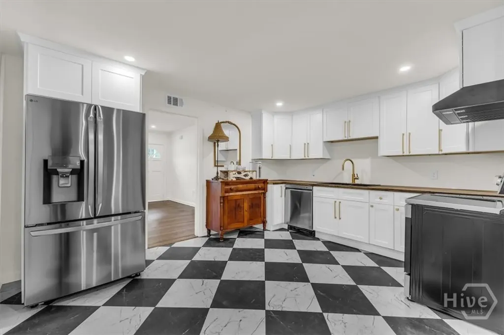 2223 E Derenne Avenue Savannah GA 31406