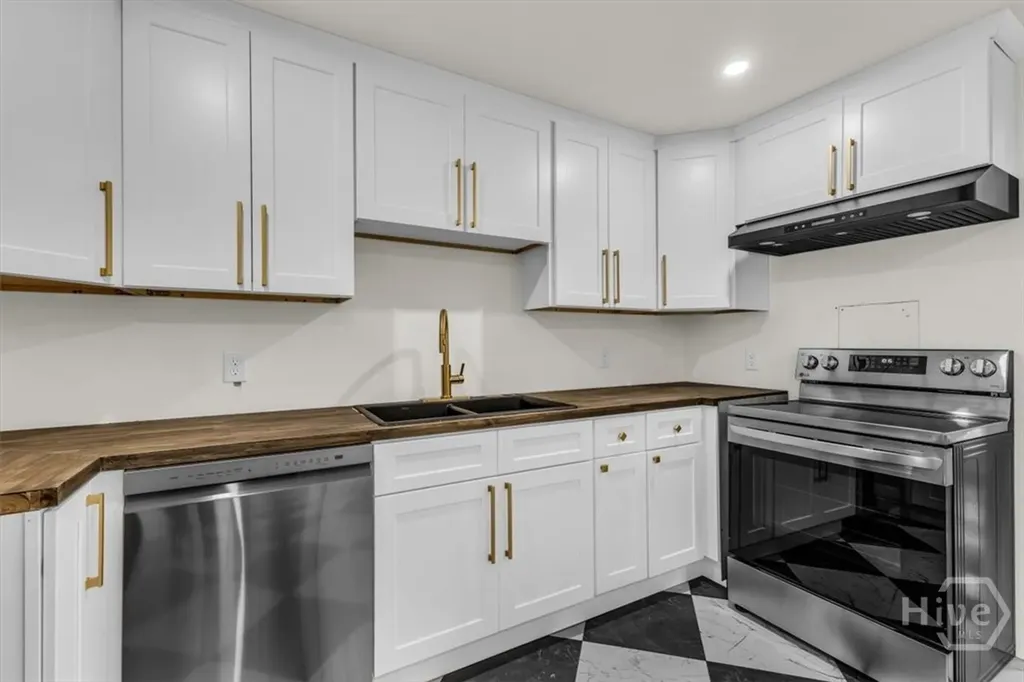 2223 E Derenne Avenue Savannah GA 31406