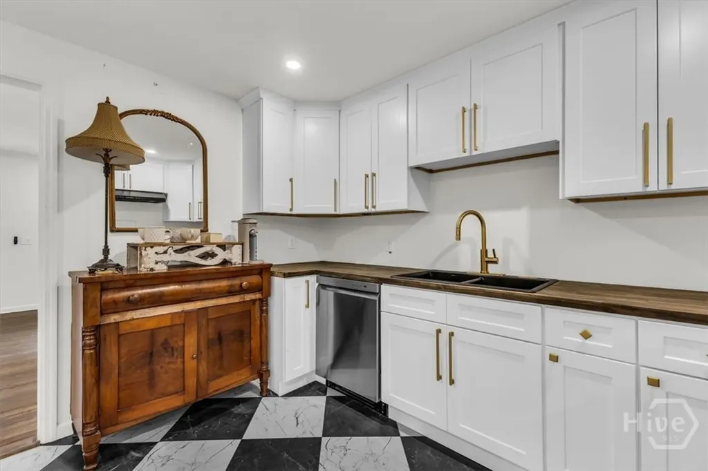 2223 E Derenne Avenue Savannah GA 31406