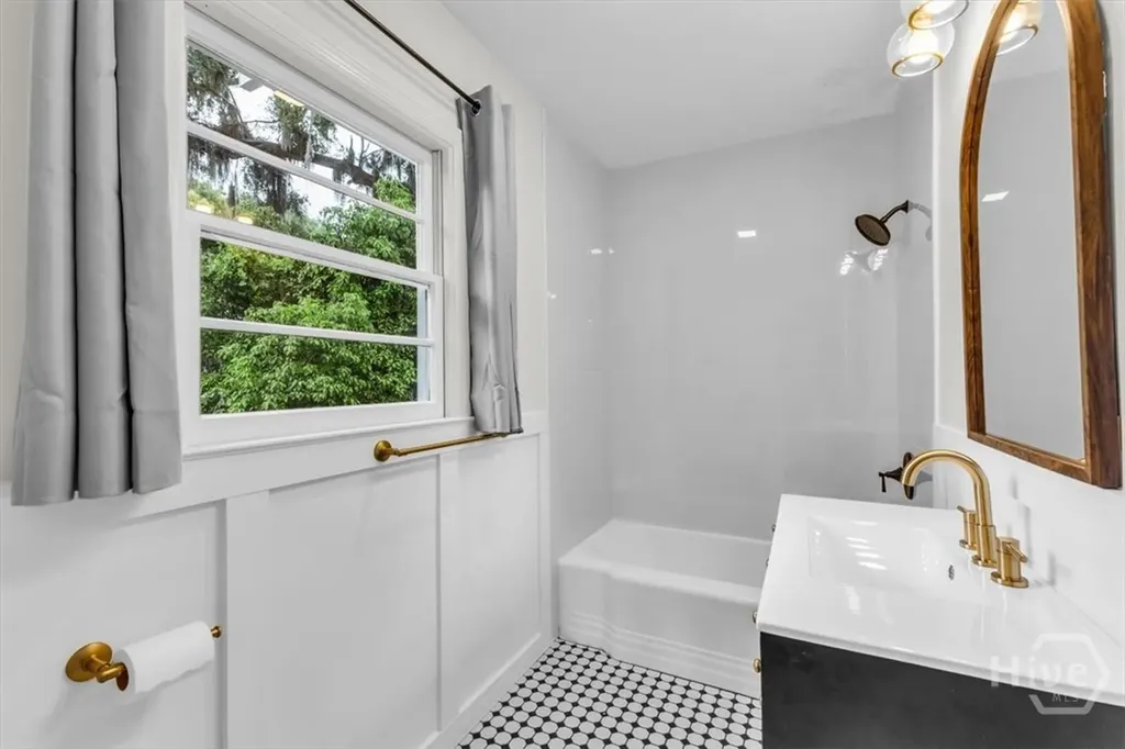 2223 E Derenne Avenue Savannah GA 31406