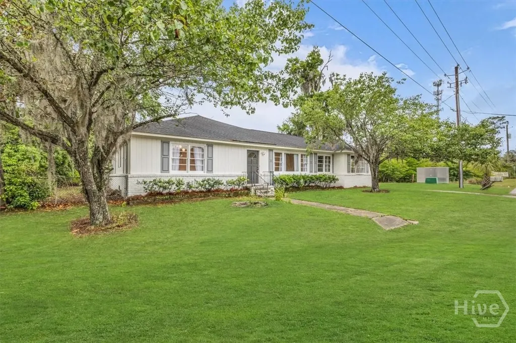2223 E Derenne Avenue Savannah GA 31406