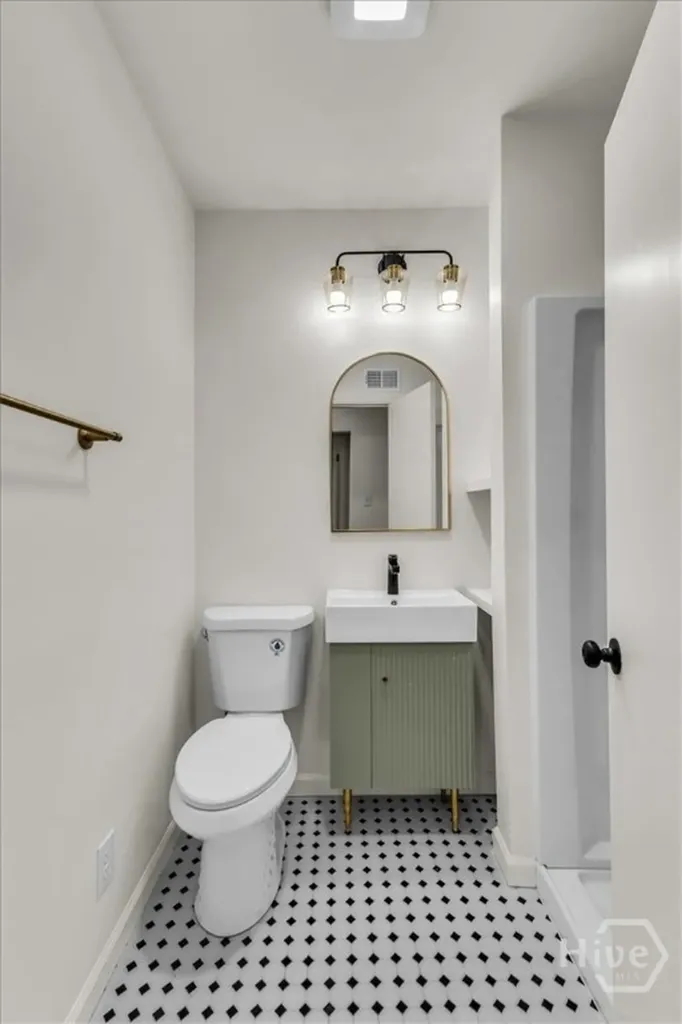 2223 E Derenne Avenue Savannah GA 31406
