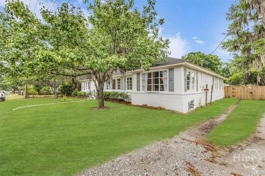 2223 E Derenne Avenue Savannah GA 31406