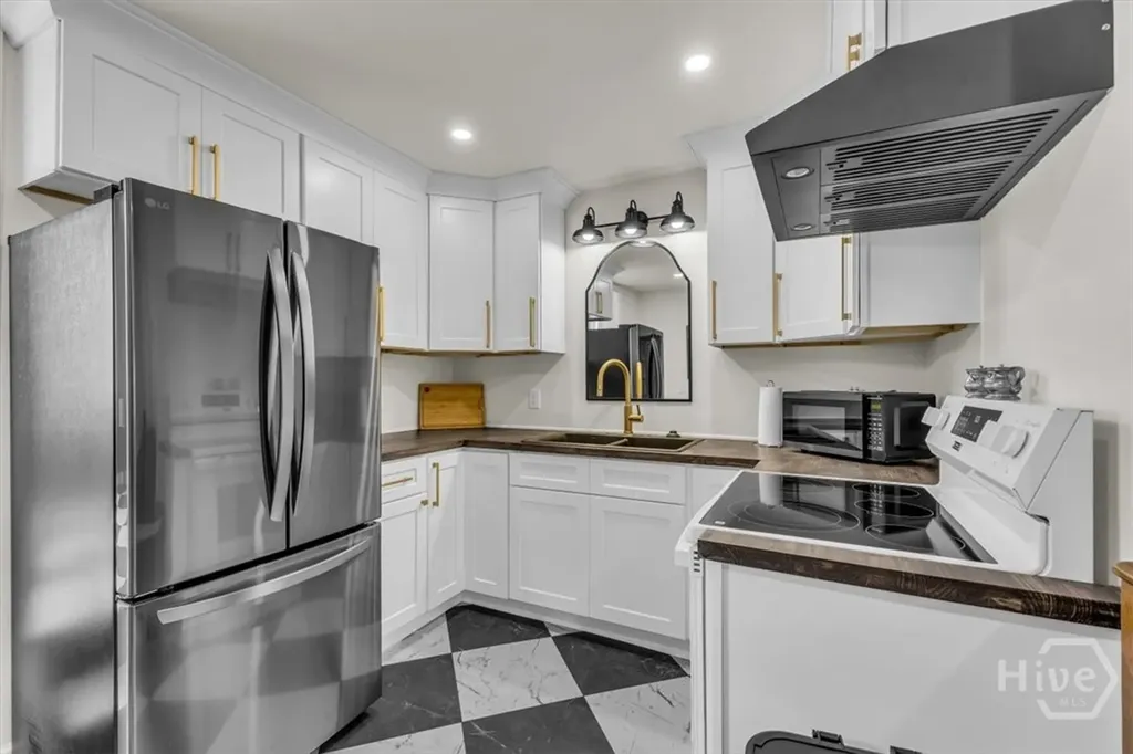 2223 E Derenne Avenue Savannah GA 31406