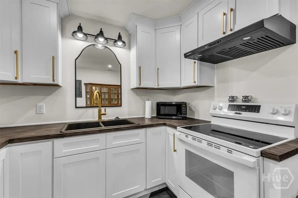 2223 E Derenne Avenue Savannah GA 31406