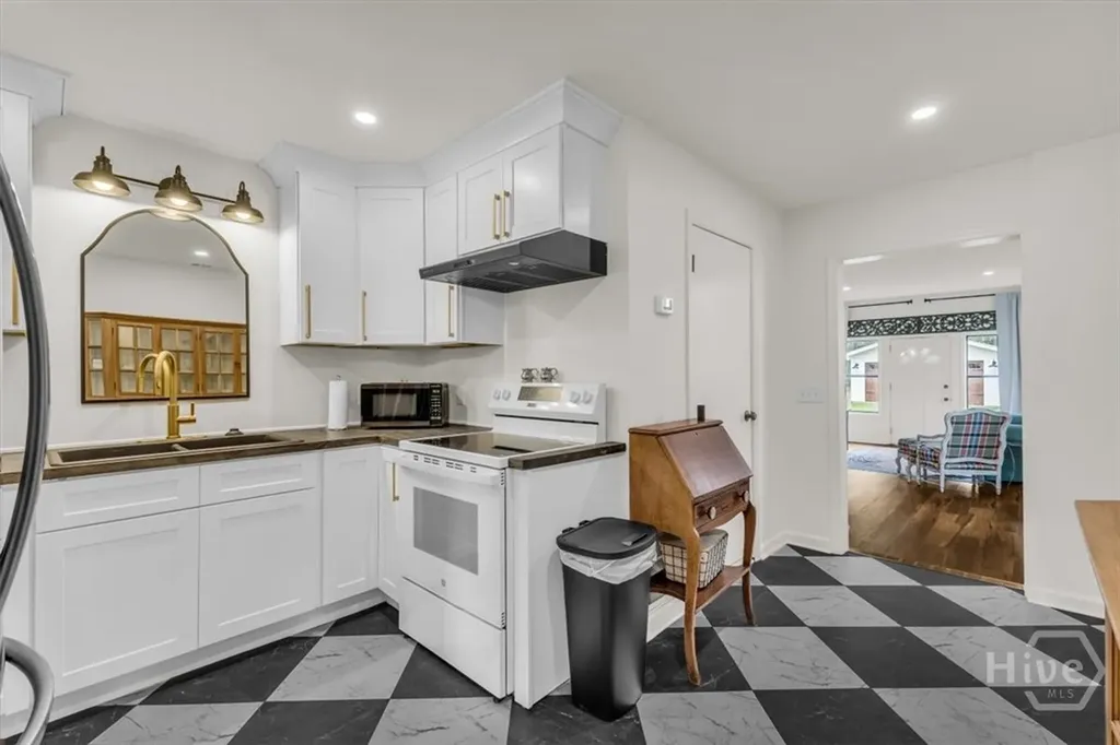 2223 E Derenne Avenue Savannah GA 31406