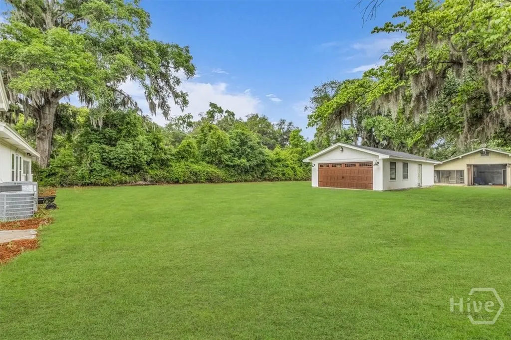 2223 E Derenne Avenue Savannah GA 31406