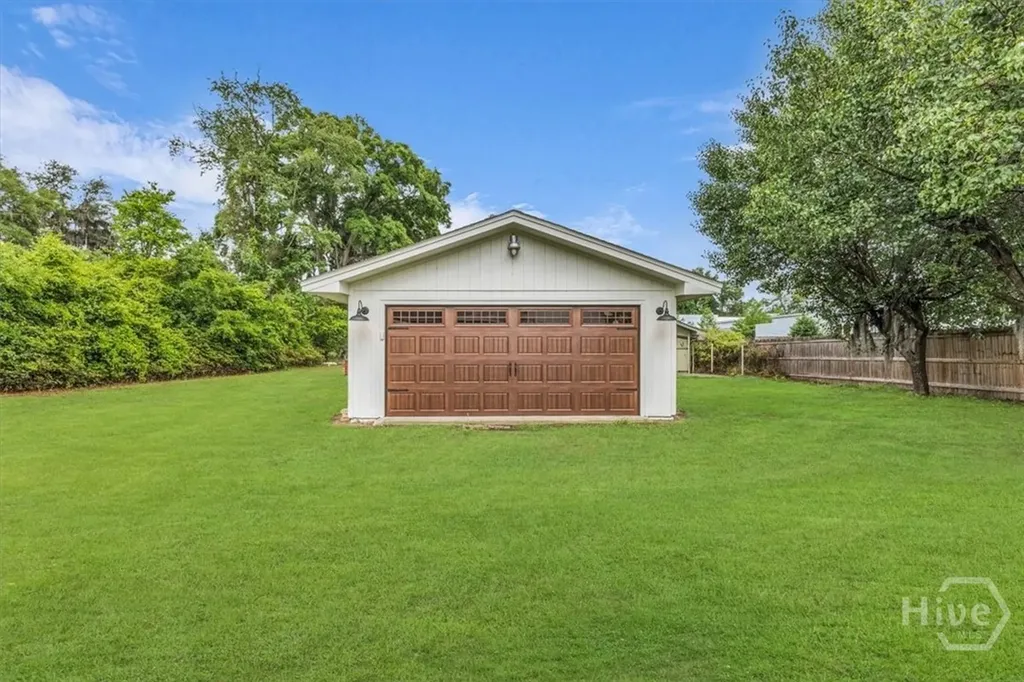 2223 E Derenne Avenue Savannah GA 31406
