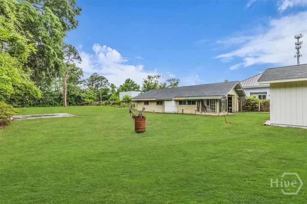 2223 E Derenne Avenue Savannah GA 31406