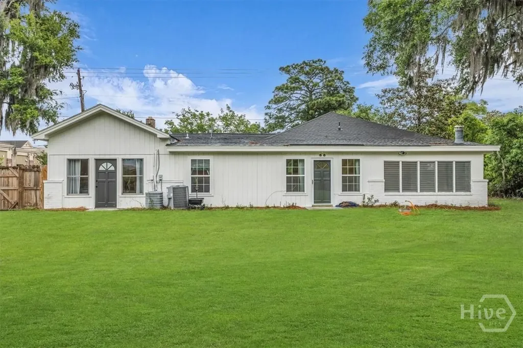 2223 E Derenne Avenue Savannah GA 31406