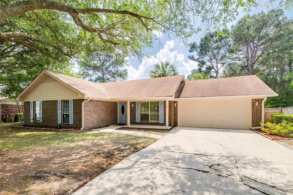 1 Longleaf Circle Pooler GA 31322