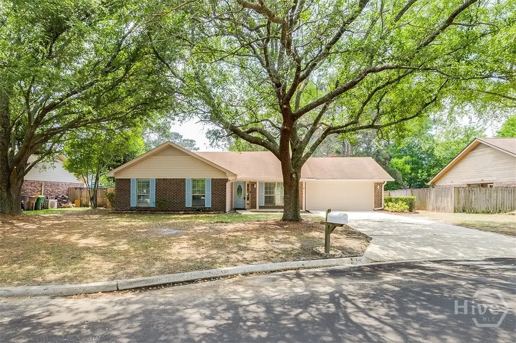 1 Longleaf Circle Pooler GA 31322