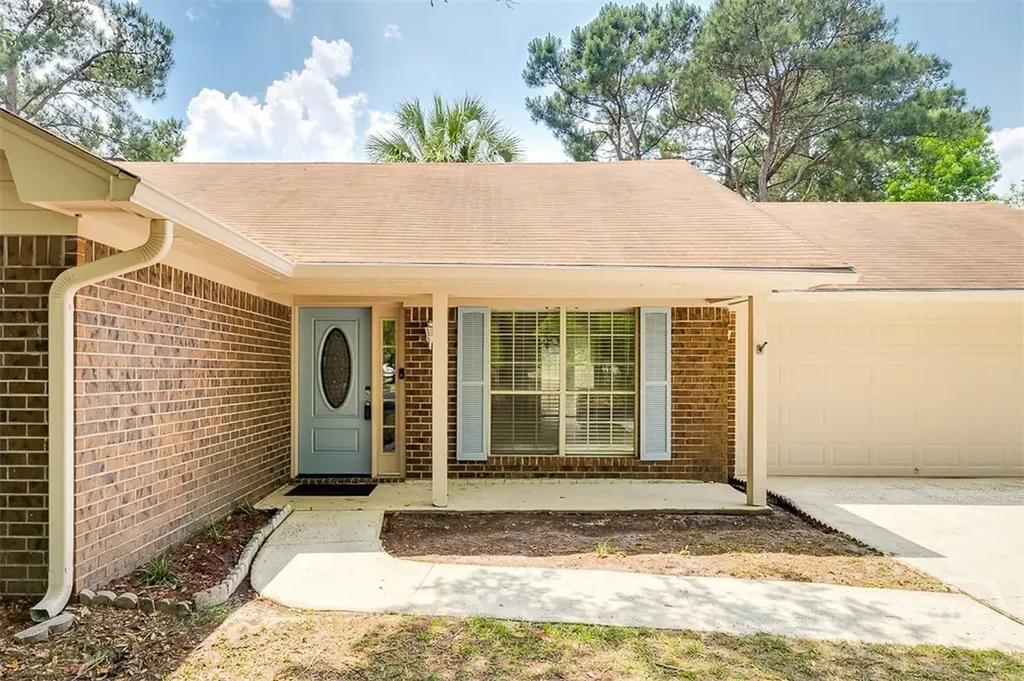 1 Longleaf Circle Pooler GA 31322