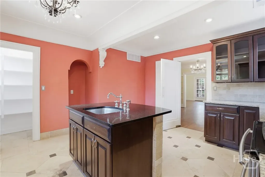 528 E 51st Street Savannah GA 31405