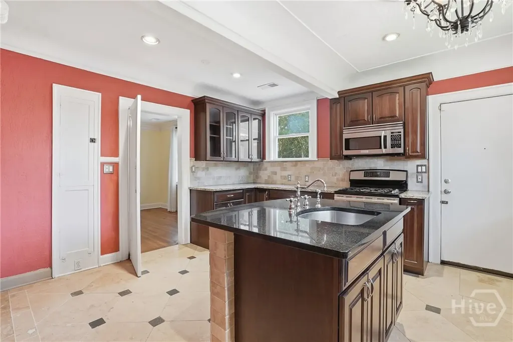 528 E 51st Street Savannah GA 31405