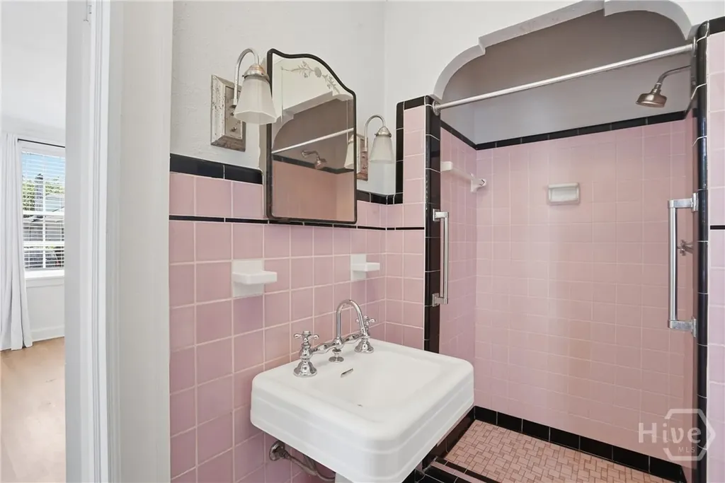 528 E 51st Street Savannah GA 31405