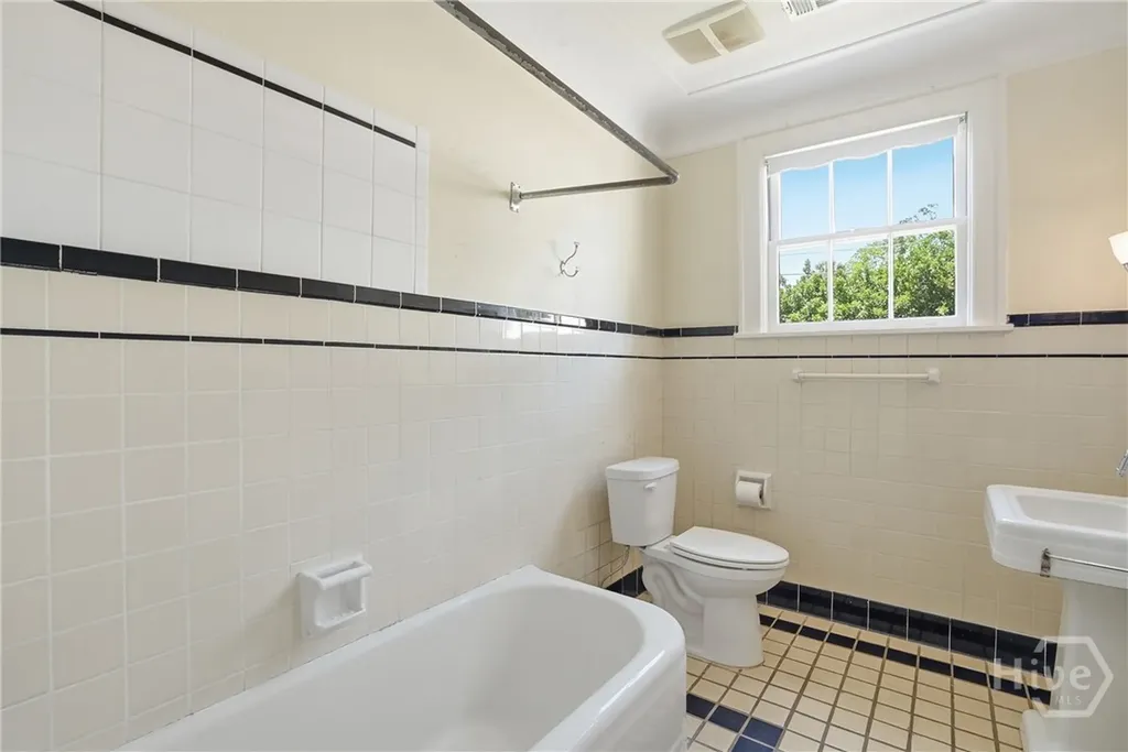 528 E 51st Street Savannah GA 31405