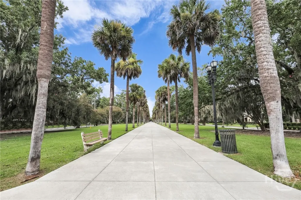 528 E 51st Street Savannah GA 31405