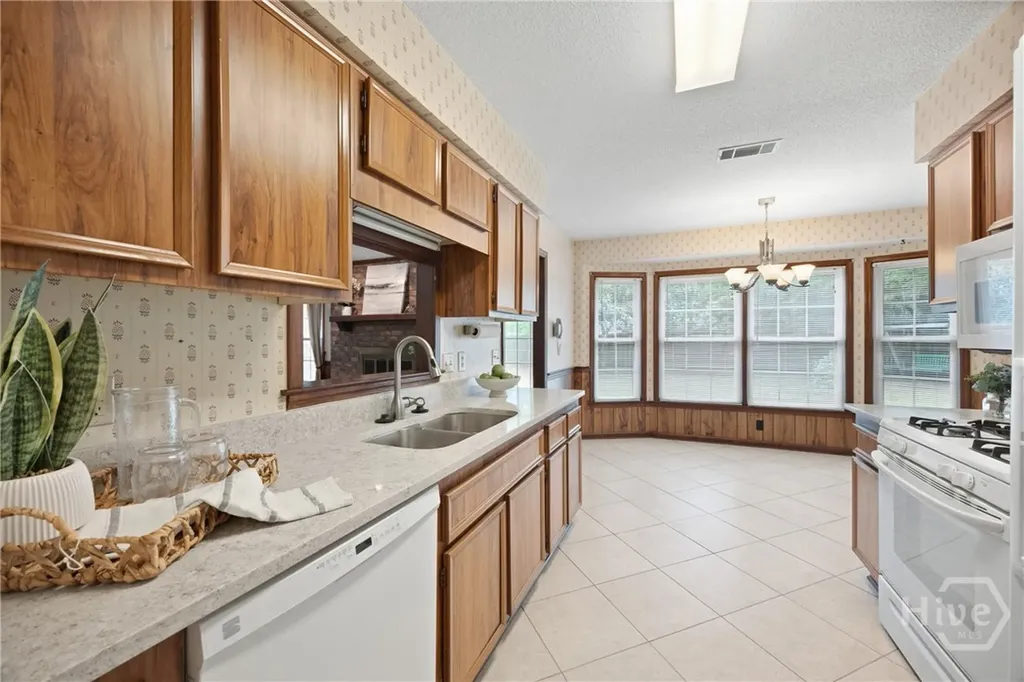 8506 Heatherwood Drive Savannah GA 31406