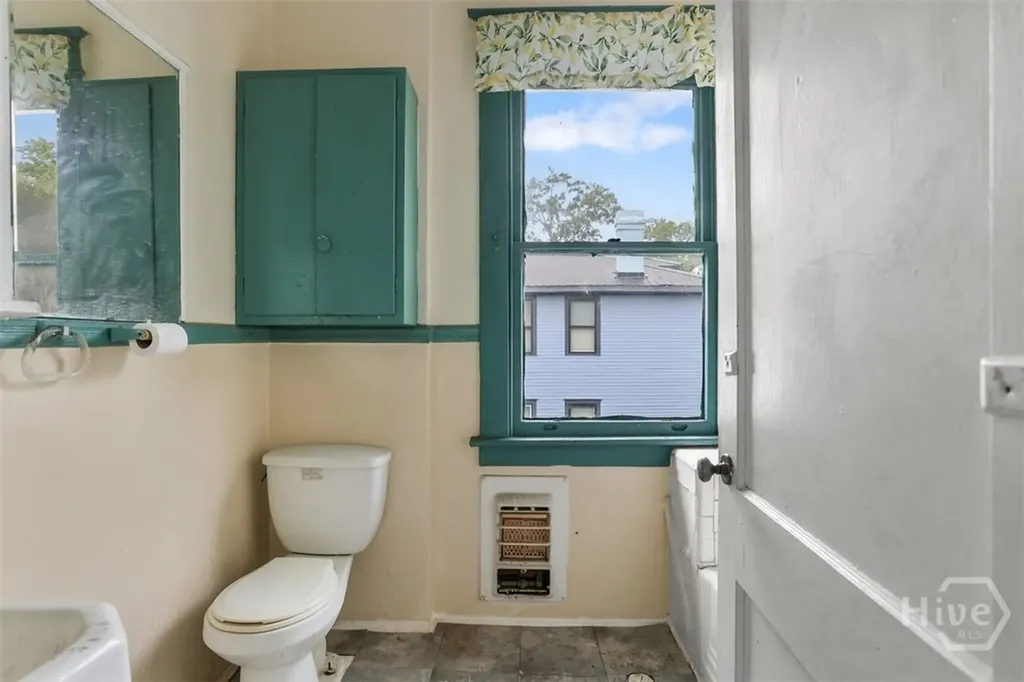 643 E 40th Street Savannah GA 31401