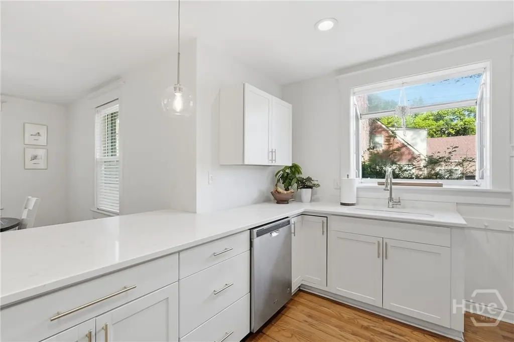 402 E 56th Street Savannah GA 31405