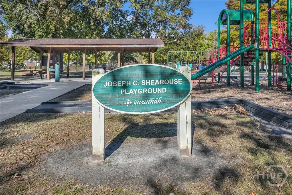 402 E 56th Street Savannah GA 31405
