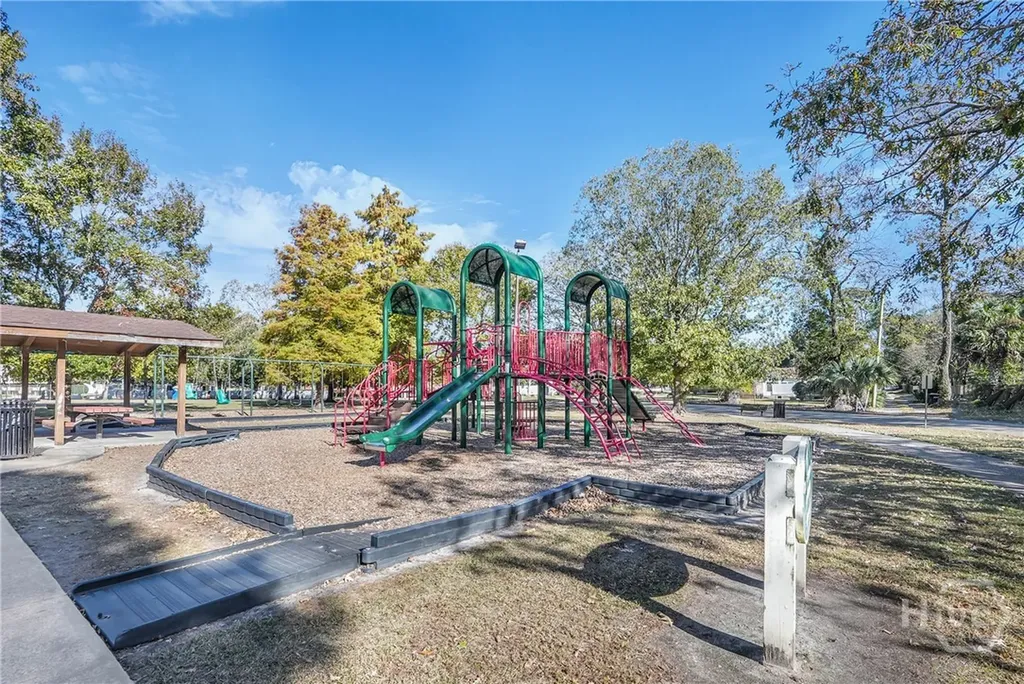 402 E 56th Street Savannah GA 31405