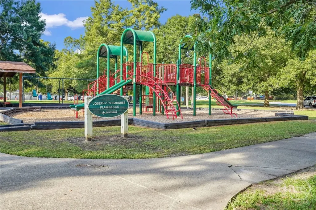 402 E 56th Street Savannah GA 31405