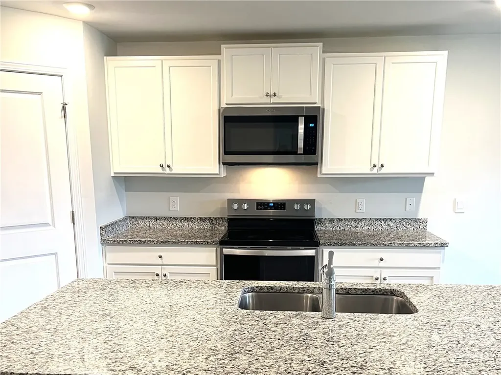 704 Chickadee Street Bloomingdale GA 31302