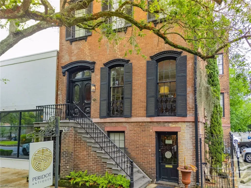 10 W Liberty Street Savannah GA 31401