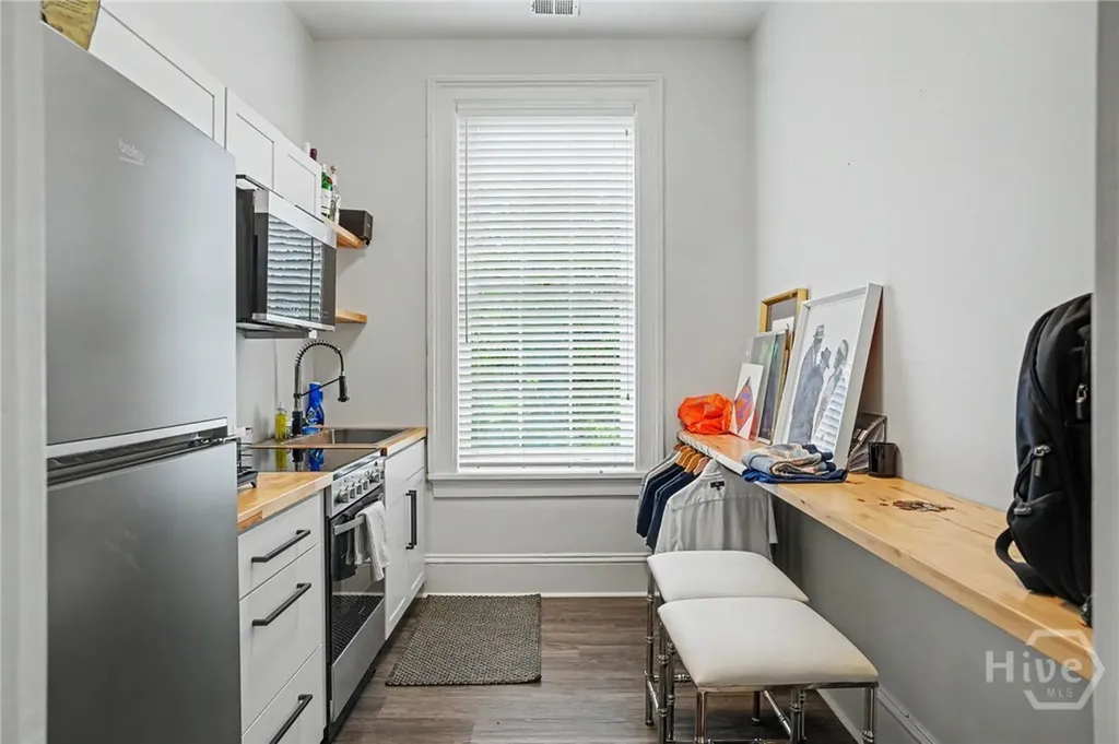 10 W Liberty Street Savannah GA 31401