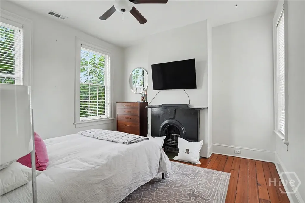 10 W Liberty Street Savannah GA 31401