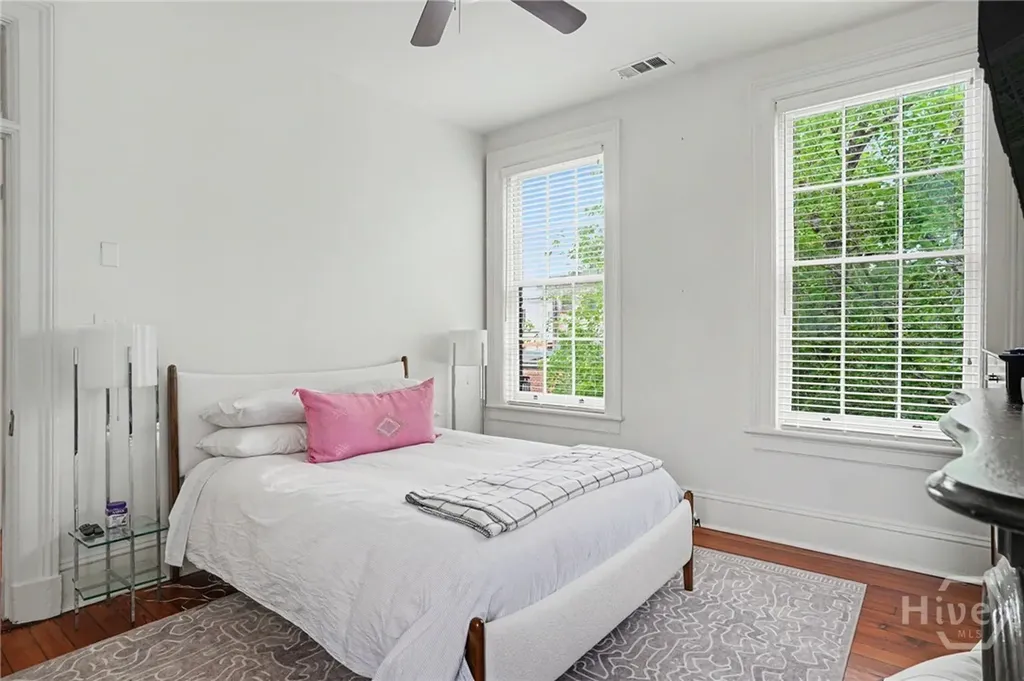 10 W Liberty Street Savannah GA 31401