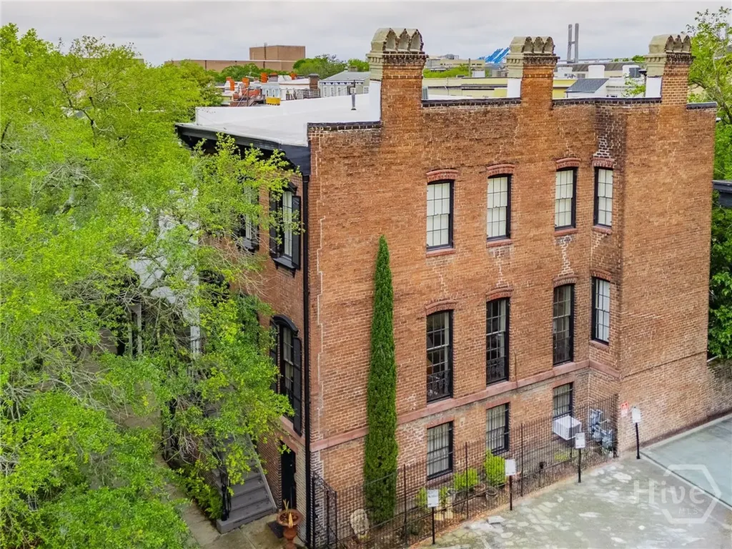 10 W Liberty Street Savannah GA 31401